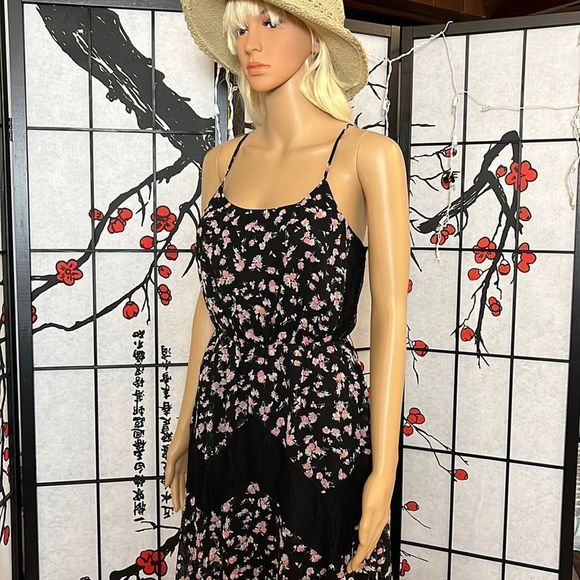 CANDIES Maxi Spaghetti Strap Dress. Floral and Lace Design. Size Med. in EUC. - Picture 3 of 10